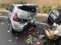 Sarıkamış'ta Minibüs İle Otomobil Çarpıştı Açıklaması 3 Yaralı