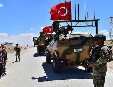 TSK, Münbiç'te devriye görevinde