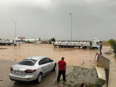 Afyonkarahisar Küçük Sanayi Sitesi'ni Sel Bastı