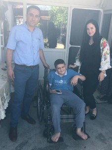 Başkan Yaralı'dan Engelli Çocuğa Tekerlekli Sandalye