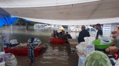 Başkent'te Mahsur Kalanlar Botla Kurtarıldı