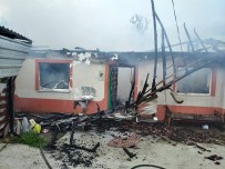 Çatıda Başlayan Yangın Evi Küle Çevirdi