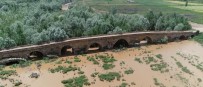 ROMA DÖNEMİ - Kral Yolu Üzerindeki Tarihi Köprü Dikkat Çekiyor