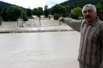 OSMAN GAZI - Kütahya'da Kent Merkezinde Taşkınlara Neden Olan Sağanak, Hayatı Olumsuz Etkiledi