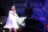 Merve Özbey Ve Erdem Kınay'dan Unutulmaz Konser