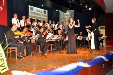 Öğretmenlerden 'Unutulmayan Yaz Şarkıları Ve Türküleri' Konseri