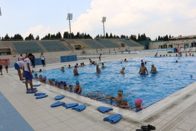 Yunusemre'de Yüzme Kursları Başladı
