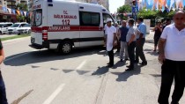 SOKAK KÖPEĞİ - Adana'da Köpeğin Kovaladığı Çocuğa Otomobil Çarptı
