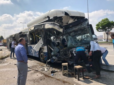 Ankara'da Otobüsler Çarpıştı Açıklaması 1 Ölü, 15 Yaralı