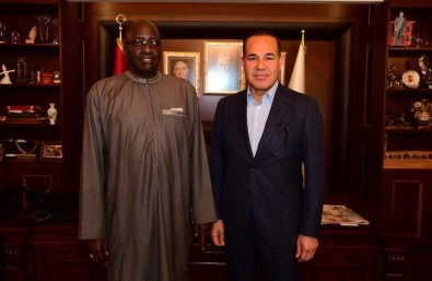 Başkan Sözlü Senegal Büyükelçisi'ni Ağırladı