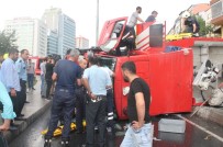 İTFAİYE ERİ - Şişli'de Göreve Giden İtfaiye Aracı Devrildi Açıklaması 3 Yaralı