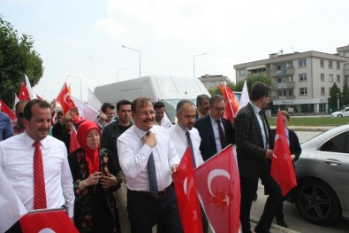 AK Partililer Sevgi Yürüyüşünde Buluştu