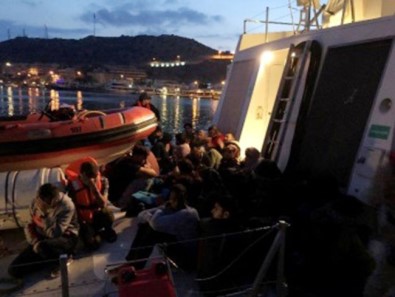 İzmir'de 132 Göçmen Yakalandı