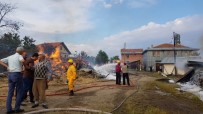 İSMAİL ÖZKAN - Kastamonu'da Halen Devam Eden Yangında 6 Ev Yandı