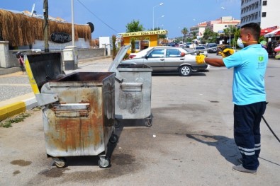 Sarımsaklı'da Çöp Konteynırlarına Balıkesir Büyükşehir Belediyesi'nden İlaçlama