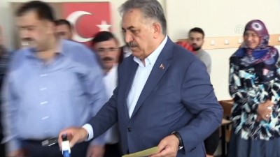 AK Parti Genel Başkan Yardımcısı Yazıcı, Oyunu Kullandı