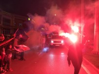 AK Parti Sakarya İl Binası Önünde Kutlamalar Başladı