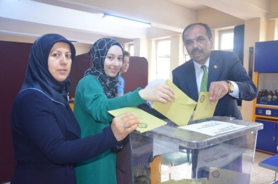 AK Parti Trabzon Milletvekili Adayları Oylarını Kullandı