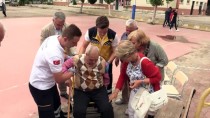 KARAAĞAÇ - 'Asırlık Çınar' Oyunu Sağlık Görevlilerinin Yardımıyla Kullandı
