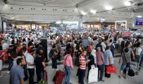SELAMİ ŞAHİN - Atatürk Havalimanı'nda Seçim Yoğunluğu