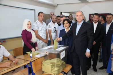 Bakan Özlü, Oyunu Düzce'de Kullandı