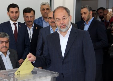 Başbakan Yardımcısı Akdağ Oyunu Erzurum'da Kullandı