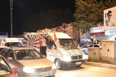 Kırşehir'de Vatandaşlar Sokaklara Döküldü