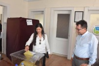 KAMIL SAKA - Körfez'de Oy Verme İşlemine Yoğun İlgi