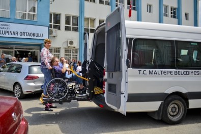 Maltepe'de Engelliler Ve Yaşlılar Sandıklara Taşındı