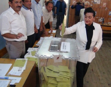 Muğla'da Oy Kullanma İşlemi Devam Ediyor