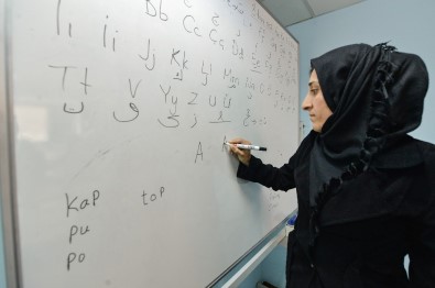 Mülteci Kadınlar Türkçe Öğreniyor