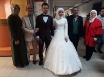 FEVZI KıLıÇ - Oy Kullanmaya Gelinlik Ve Damatlıkla Geldiler