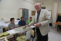 KAZıM KURT - Oyunu Kullanan Başkan Kazım Kurt, Herkesi Verdiği Oya Sahip Çıkmaya Çağırdı