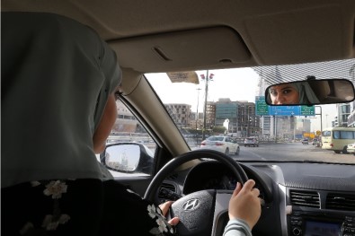 Suudi Arabistan'da Kadınlar İlk Kez Trafiğe Çıktı