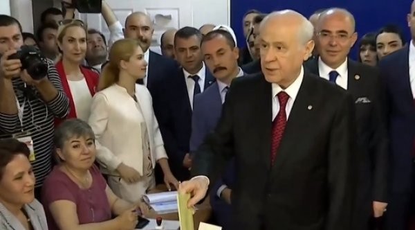 Devlet Bahçeli oyunu kullandı