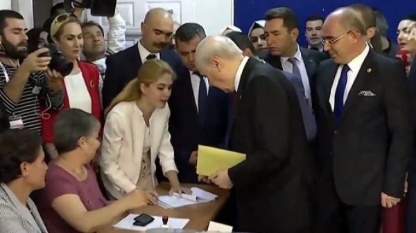 Devlet Bahçeli oyunu kullandı
