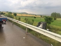 KOCATEPE ÜNIVERSITESI - Afyonkarahisar'da Trafik Kazası Açıklaması 1 Ölü, 1 Yaralı