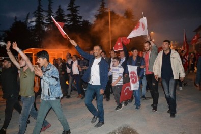 AK Parti'nin Zaferi Şuhut'ta Coşku İle Kutlandı