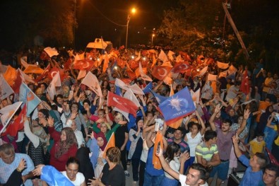 Bozyazı'da AK Parti'nin Zaferi Coşkuyla Kutlandı