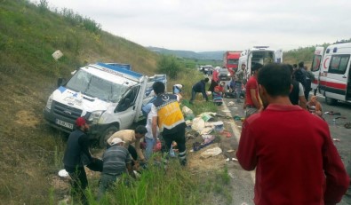 Bursa'da Tarım İşçilerini Taşıyan Kamyonet Kaza Yaptı...Çok Sayıda Yaralı Var