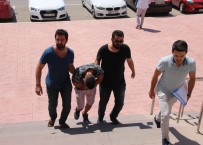 YALıKAVAK - Dedektör Köpeğin Tepki Verdiği Tekerden 400 Bin TL'lik Uyuşturucu Çıktı