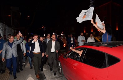 Kasımpaşa'da Seçim Kutlamaları Sahile Taştı
