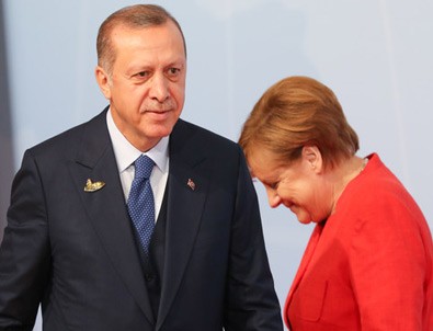 Merkel'den Cumhurbaşkanı Erdoğan'a kutlama