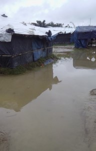 Rohingyalı Müslümanlar Sel İle Mücadele Ediyor