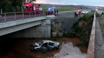 Sivas'ta Otomobil Dereye Uçtu Açıklaması 1 Yaralı