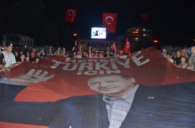 Ünyeliler AK Parti'nin Zaferini Kutladı