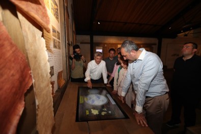 Bakan Gül, İslam Bilim Tarihi Müzesi'ni Gezdi