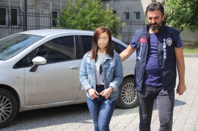 'Bakışma' Yüzünden Bıçakla Yaralama Yapan Genç Kız Tutuklandı