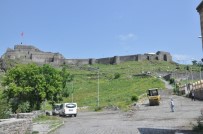 NOSTALJI - Tarihi Kars Kalesi Altına Kilit Taşı Döşeniyor