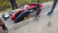 Tosya'da Otomobil İle Motosiklet Çarpıştı Açıklaması 2 Yaralı